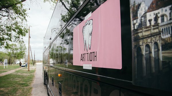 Art-Tooth-Gallery-Night-Party-Bus