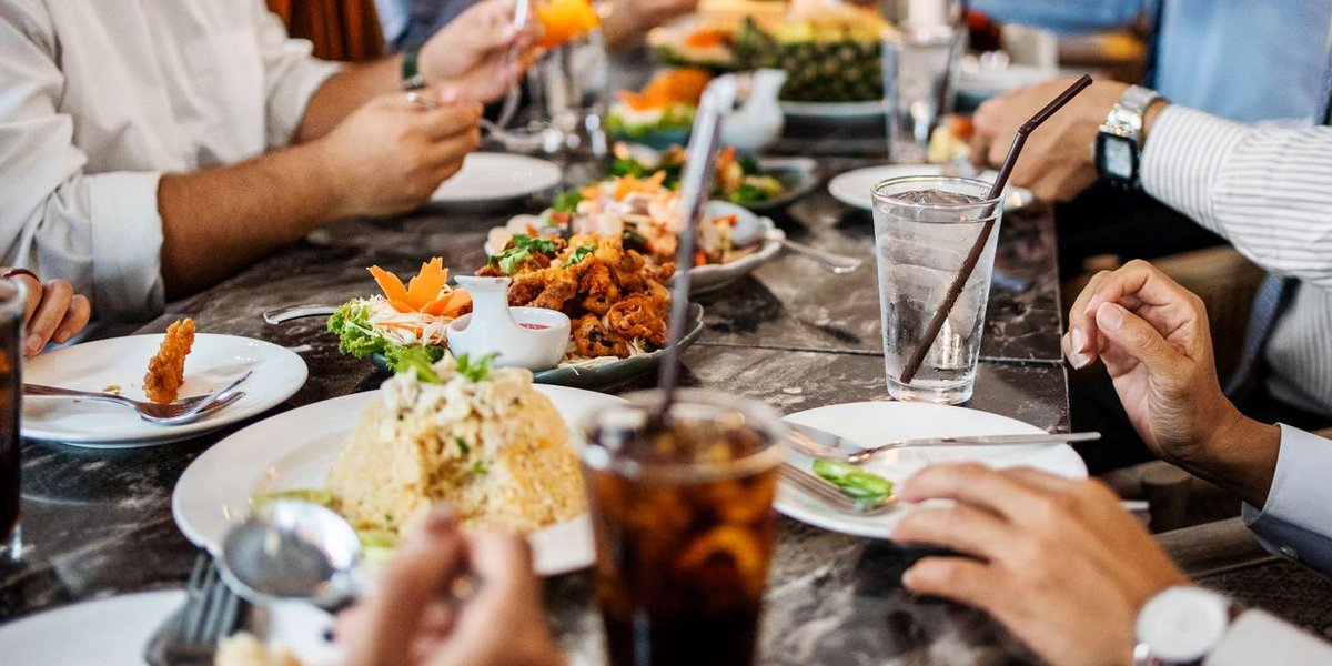 People-Eating-Dinner-Together